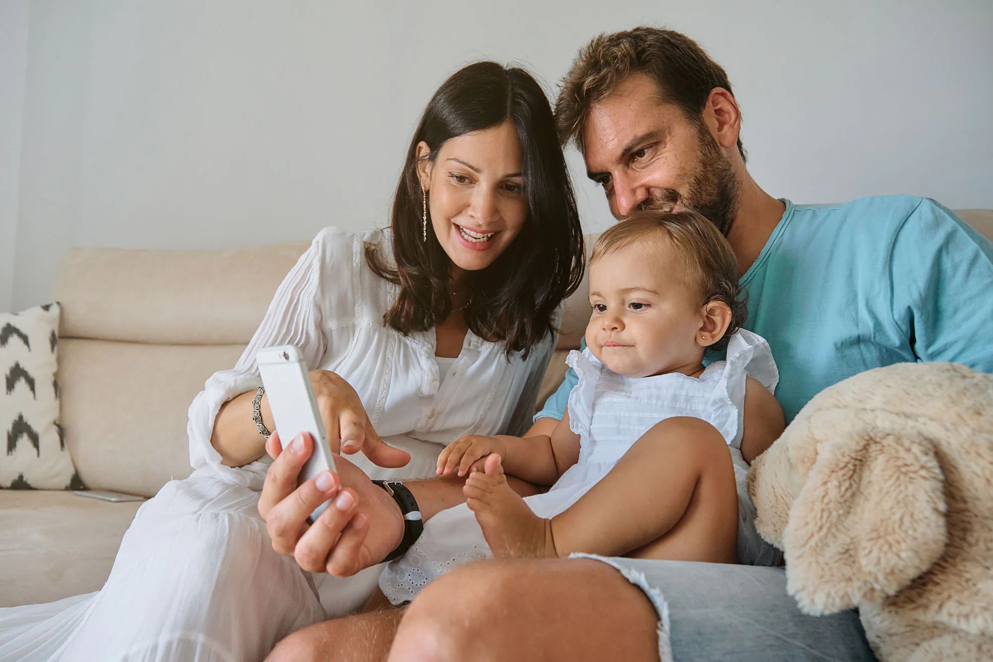 Familia organizando su salud con MediPlanner
